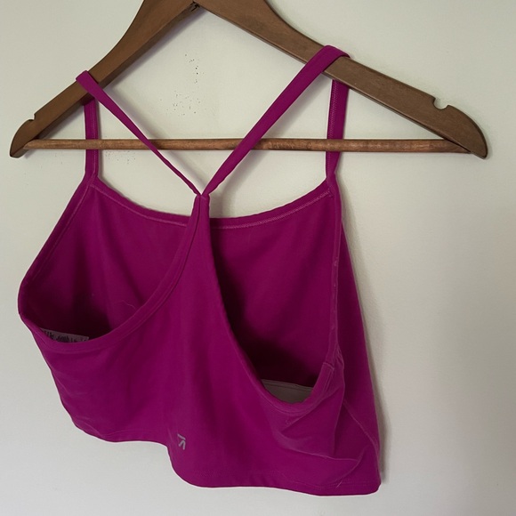 Very flattering sports bra from Gap - Picture 4 of 6